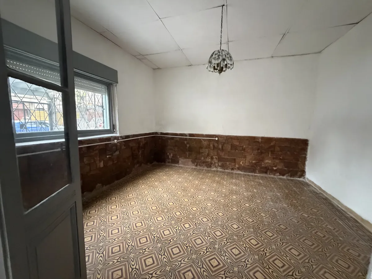 Alquilo Casa Para Empresa O Familia Al Frente,barrio  Buceo ,asamblea  Y Espinosa ,2 Dormitorios ,cocheras Para Autos · Foto 4