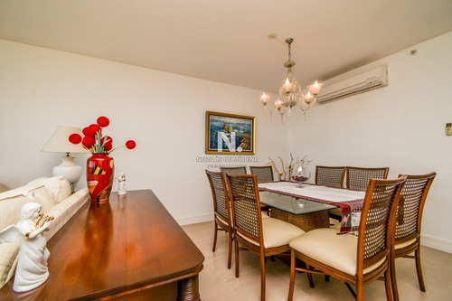 Venta De Apartamento De Dos Dormitorios En Suite Más Dependencia De Servicio En Torre Le Parc, Punta Del Este- Ref: 276