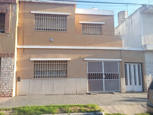 Remax Vende Casa 3 Dormitorios Barrio San Vicente