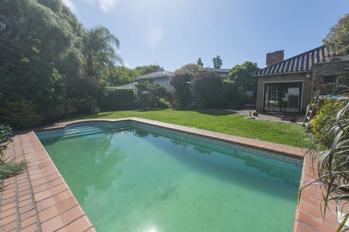 ¡barrio Los Elefantes, Carrasco Sur! Chalet, Piscina Y Hermoso Fondo