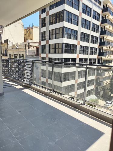 Ambiente Con Balcon! 100% Luz - Apto Profesional - Zona Universidades