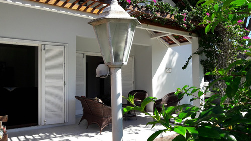 Excelente Casa A 35m Do Mar