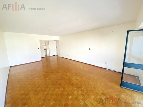 Venta Departamento 3 Dormitorios Y Servicio - Pocitos