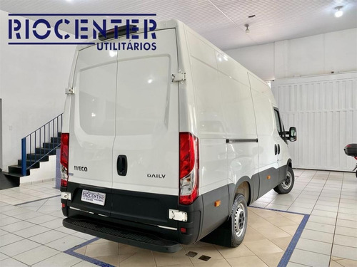 Imagem 7 de 11 de Iveco Daily - 2020/2020 2.3 Hpi Diesel 30-130 Furgão Manual