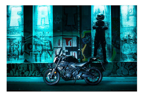 Vinilo 50x75cm Moto En La Calle Con Motoquero Posando