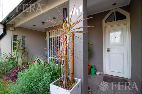 Imagen 2 de 22 de Venta Casa De 7 Ambientes Con Cochera En Quilmes (31766)