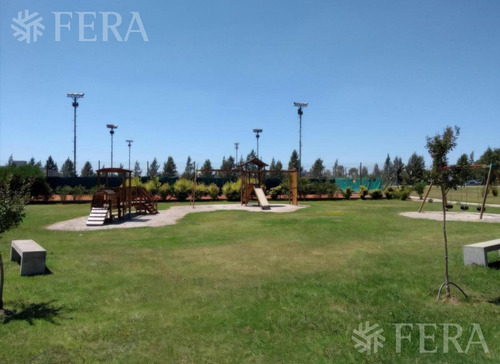 Venta De Terreno De 2500 M2 En Campos De Roca Ii