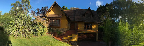 Casa En Venta - 4 Dormitorios 2 Baños - Cocheras - 660mts2 - Valeria Del Mar