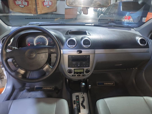 Imagen 8 de 15 de Chevrolet Optra Sedan