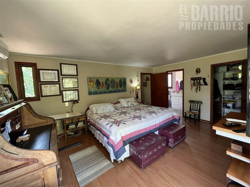 Casa En Venta De 6 Dorm. En Colina