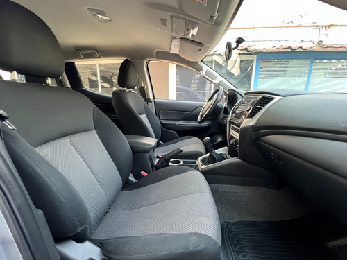 Mitsubishi L200 2.4 Cabina Doble 4x2 Mt