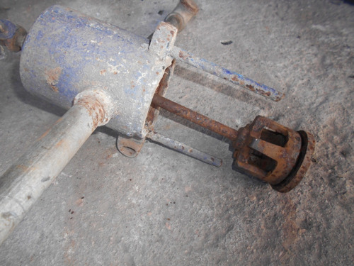 Parte De Antigua Bomba De Agua De Hierro (Usado)