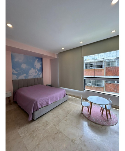 En Venta Apartamento Remodelado En Lomas De Las Mercedes