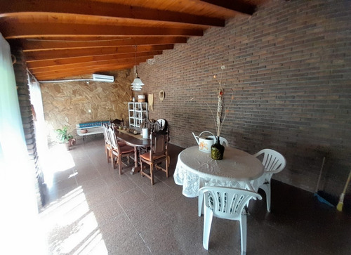 Imagen 19 de 23 de Chalet 7 Amb En 3 Plantas S/lote De 258m2. Impecable Estado.