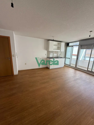 Venta Apartamento 2 Dormitorios 1 Baño Garage Tres Cruces Porteria