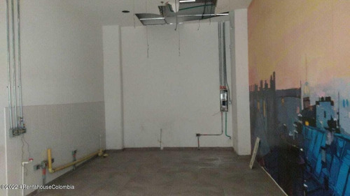 Imagen 2 de 3 de Vendo Comercial En Unicentro C.m 22-2151