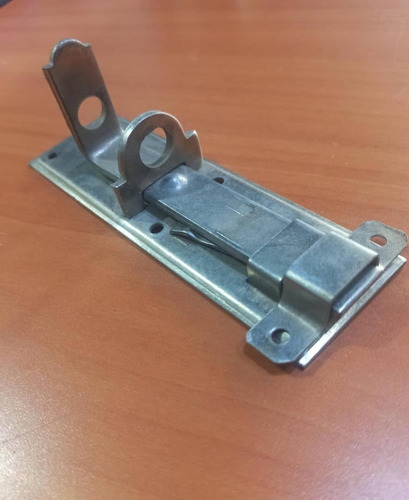 Imagen 2 de 2 de Pasador Porta Candado 5
