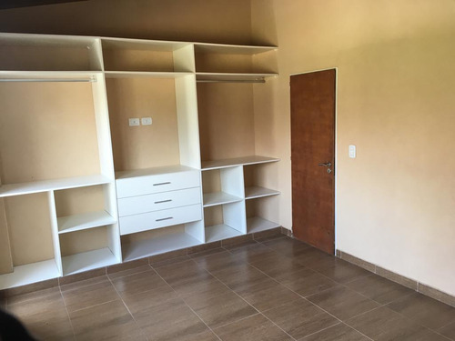 Alquiler Duplex De Dos Dormitorios Con Patio En Devicenzo Chico!