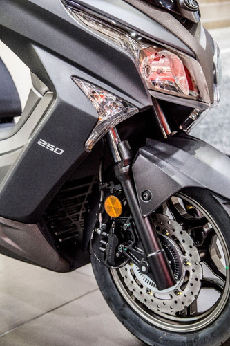 Imagen 5 de 10 de Kymco Xtown 250i Adelatno + 12 Cuotas Sin Interes