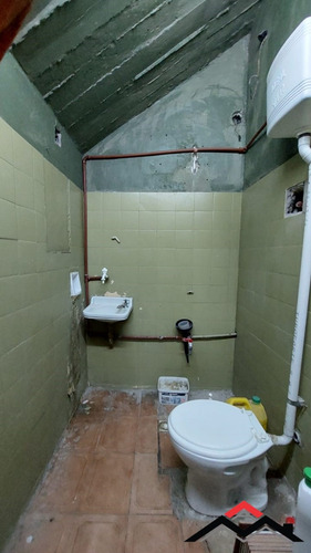 Calle 4 Nº 6827- Venta En Block + Con Fondo De Comercio Ferreteria En Actividad