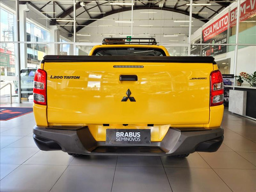 Mitsubishi L200 Triton 2.4 16v Turbo Diesel Savana Gls cd 4x4 Automático