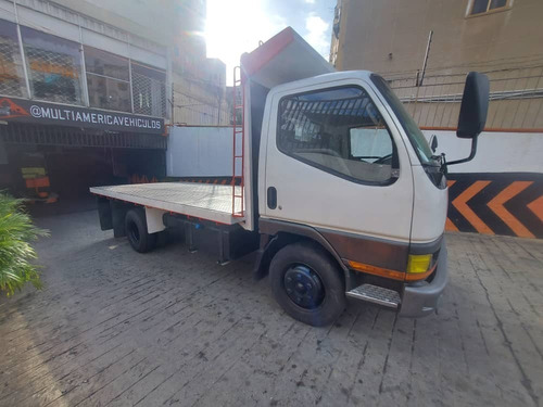 Imagen 3 de 12 de Mitsubishi Canter