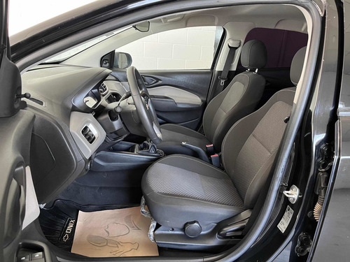 Imagen 12 de 21 de Chevrolet Onix 2018 1.4 Lt 98cv