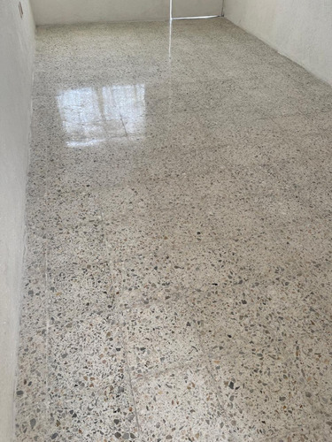 Casa De Un Piso Con 2 Habitaciones Muy Bien Ubicada