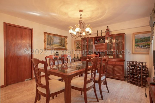 Imagen 3 de 14 de Casa En Venta Santa Paula Mls #23-668 Casa Ubicada En Calle Cerrada Y Vigilancia Privada, Con Buena Iluminación Y Ventilación Natural, Espaciosa Terraza, Jardín, Amplia Cocina Y Patio De Servicio.