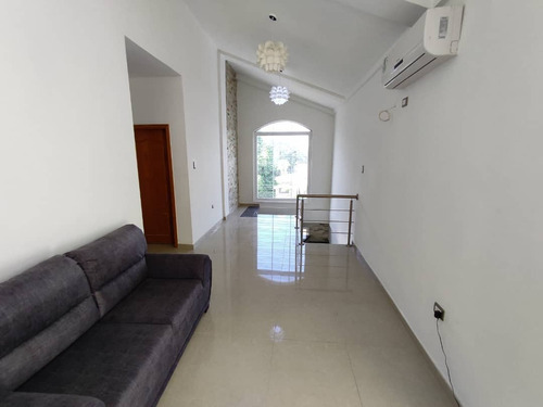 Imagen 4 de 29 de Se Vende Hermosa Remodelada Moderna Casa Townhouse En Urb. Villas De Riachuelos Los Rauseos Zona Norte Aragua 04243785803