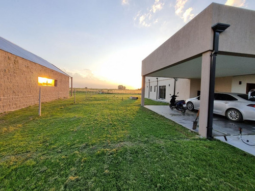 Casa En Venta - 3 Dormitorios 3 Baños - Cocheras - 2.125mts2 - Poblet, La Plata