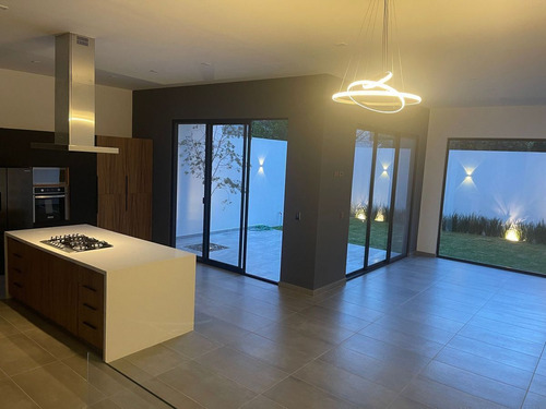 En Venta Casa En La Condesa Juriquilla, 4ta Recamara En Pb, Estudio Jardín..