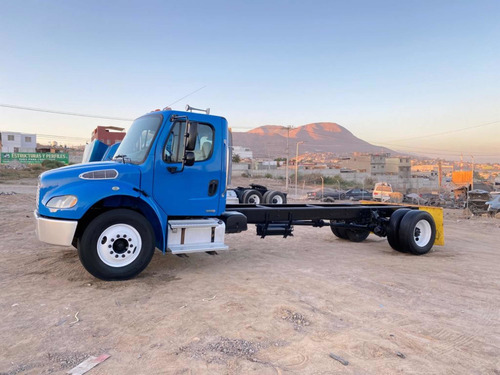 Imagen 5 de 15 de Freightliner M2 2004