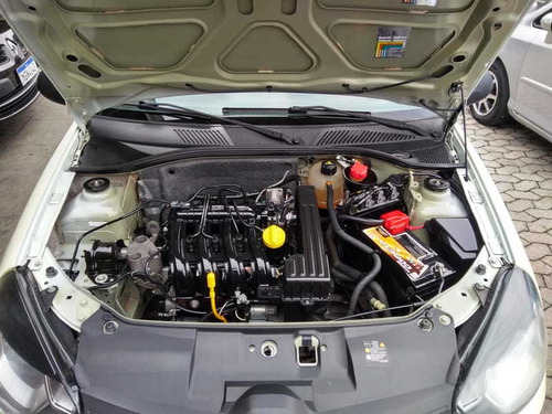 Renault Clio Expression 1.0 16v Hi-flex 4p