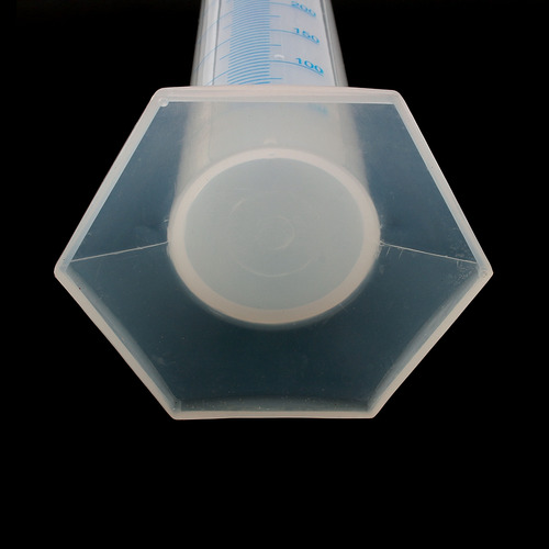 Prueba De Laboratorio De Medición Con Cilindro Graduado De P