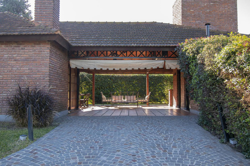 Venta Casa Banco Provincia Country Club. Piscina Quincho Excelente Lote Esquina
