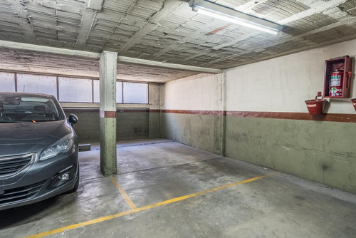 Imagen 2 de 9 de Venta Cochera En Recoleta. Acepta Permuta Mismo O Menor Valor. Excelente Estado Y Ubicación.