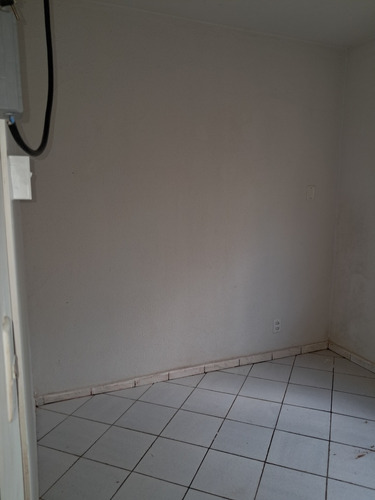 Apt 2 Quartos. Terreo. Prédio Seguro. Pronto Pra Financiar