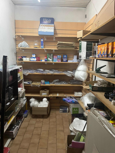 Se Vende Instalaciones Completas Y Mercaderia En Stock - No Fondo De Comercio.
