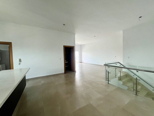 Apartamento En Alquiler Ubicado En Ensanche Naco, Santo Domingo