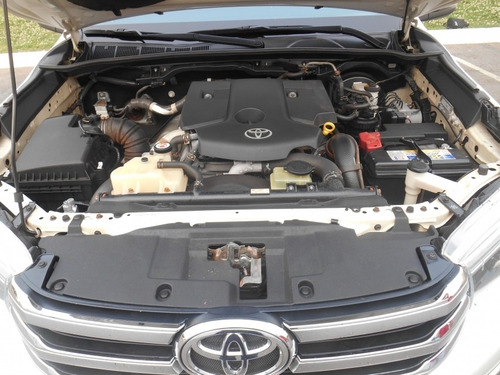 Imagem 8 de 15 de Hilux Cd Srx 4x4 2.8 Tdi 16v Diesel Aut.