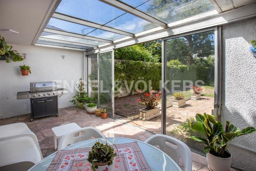 Imagen 9 de 11 de Solida Casa Con Jardín En Punta Gorda