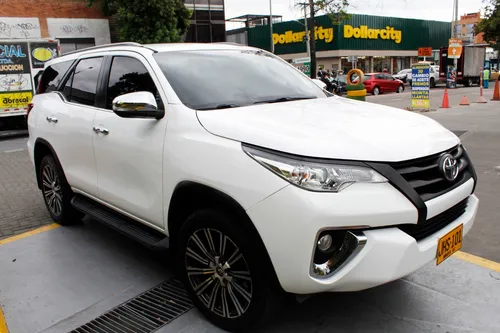 Toyota Fortuner 2.8 At