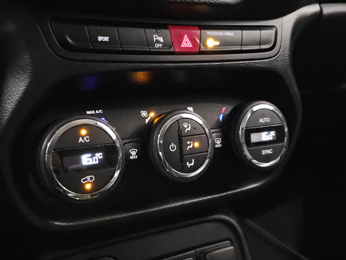 Jeep Renegade 1.8 16V FLEX LONGITUDE 4P AUTOMÁTICO