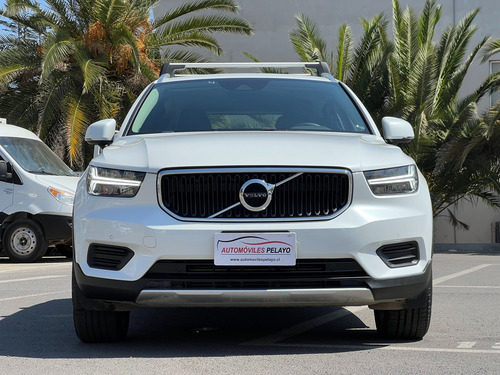 Volvo XC40 D4 Momentum Intro Car