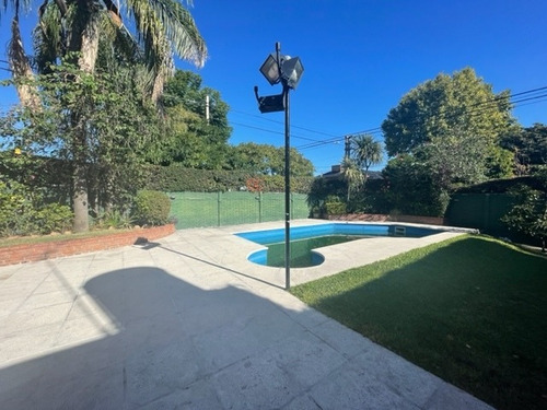 Venta - Casa En Esquina En Monte Grande!