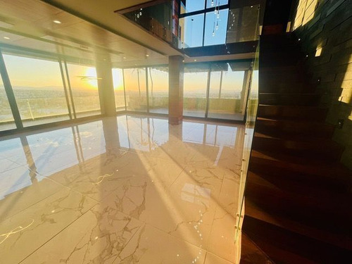 Se Vende Pent House En Loma Dorada De 491 M2, Único E Indescriptible.