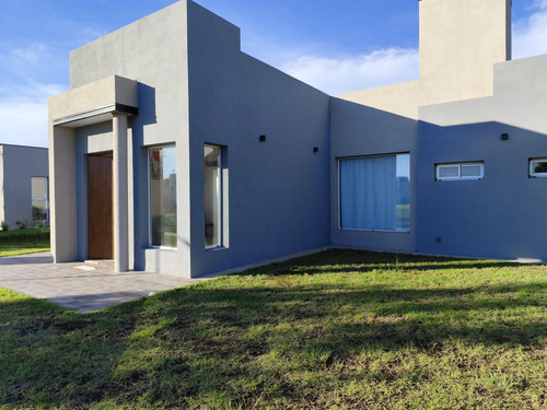 Casa En Venta En Barrio Privado Costa Verde