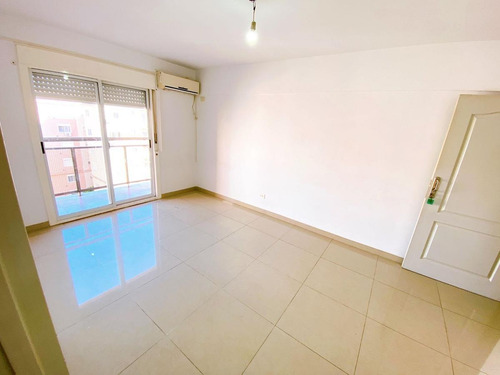 Imagen 1 de 18 de Appartment - S.fer.-vias/centro