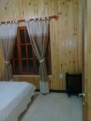 Casa De Campo, De Madera Dura Sobre El Lago Yaciretá